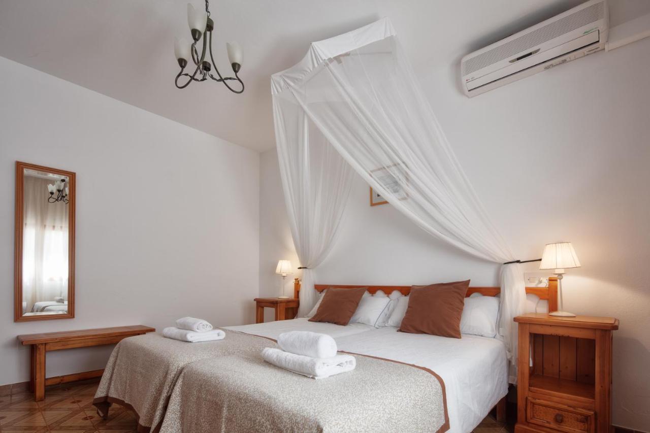 Alojamientos Turisticos Cardona - Apartamento 1 Hab. Standart Es Pujols Exterior photo